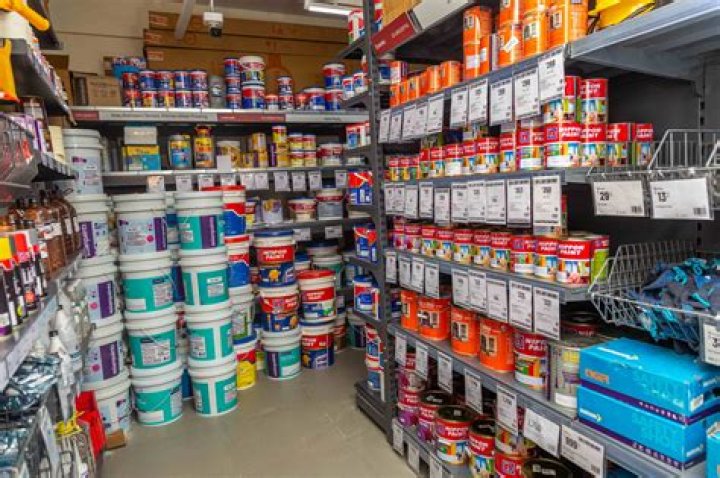 How big is the average hardware store?