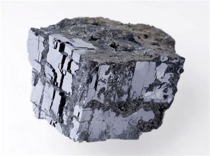 Where does lead crystal come from?